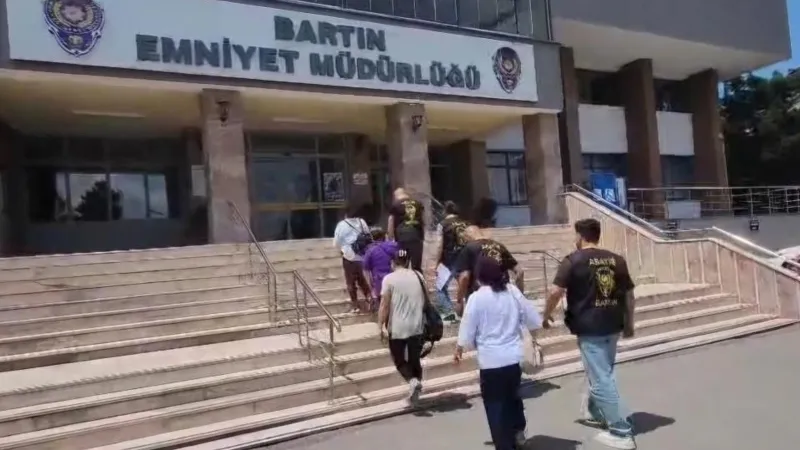 Fuhuş Operasyonu: 29 Adrese Baskın! 11 Kadın Kurtarıldı!