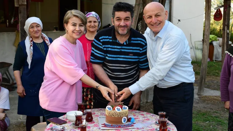 52 yaşında ilk kez doğum günü kutladı