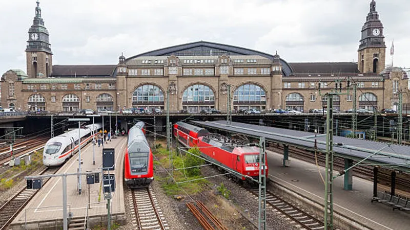 Almanya'da Tren İstasyonunda Kanlı Saldırı! Yaralı Sayısı Şoke Etti