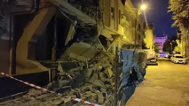 Avcılar'da Yıkım Faciası! Bina Çöktü, Apartmanlar Boşaltıldı!