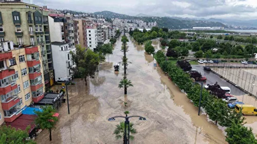 Trabzon'da Şiddetli Yağış! Bakan Uraloğlu'ndan Kritik Açıklama