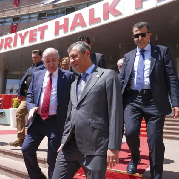 Özgür Özel'den Ümit Özdağ Ziyareti: Sürpriz Görüşmenin Detayları!