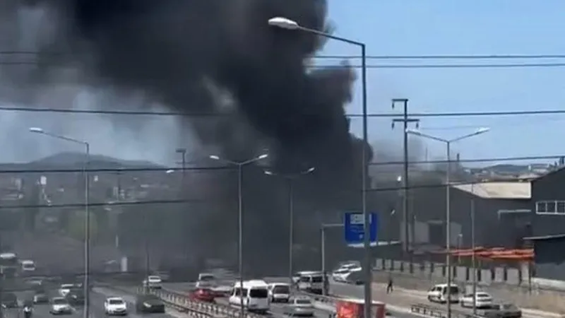 Gebze'de Korkunç Yangın! Gökyüzü Karardı!