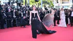 Ebru Yaşar Cannes'ı Salladı! Kırmızı Halıda Gözler Ondaydı!