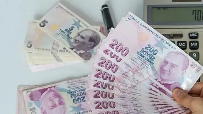 Emekli Bayram İkramiyesi Hesaplara Geçti! Kim Ne Kadar Alacak?