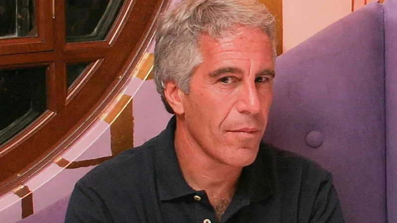 FBI'dan cinsel istismarla yargılanırken hapiste ölü bulunan Epstein hakkında açıklama: Cinayet değil