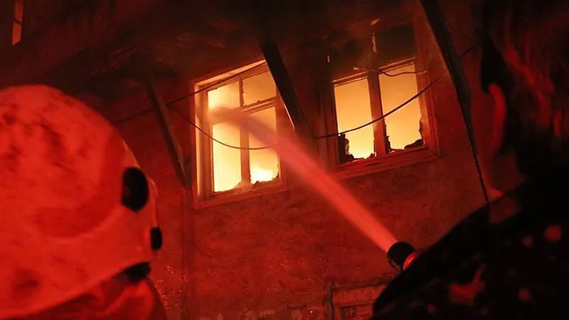 Fransa'da Bina Yangını: 4 Kişi Hayatını Kaybetti! Şok Detaylar