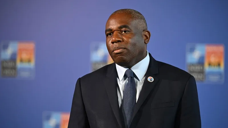 İngiliz Bakan Lammy, İran'a Hürmüz Boğazı'nı kapatmanın hata olacağını söyledi