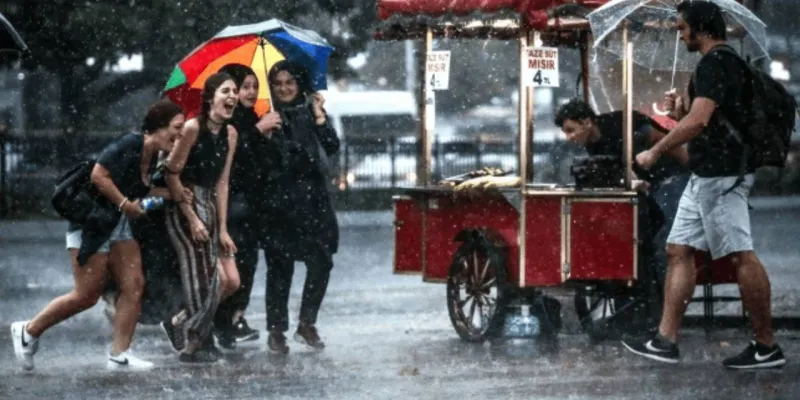 İstanbul'un ferahlayacağı saati MGM duyurdu! Kuvvetli yağış uyarısı verildi