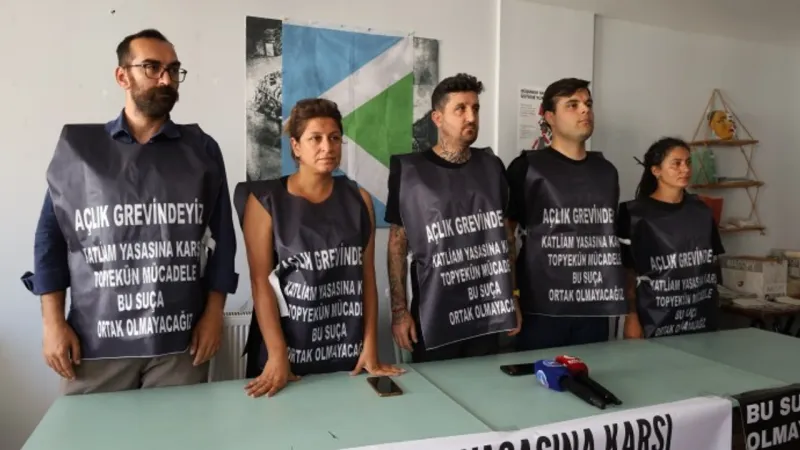 İzmir'de yaşam hakkı savunucuları sokaktaki hayvanlar için açlık grevinde