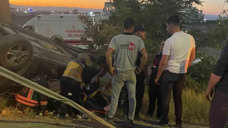 Malatya'da Feci Kaza! Kamyon Otomobili Biçti: 2 Yaralı!