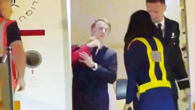 Macron çifti kameraya yakalandı... Tokat mı şaka mı