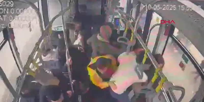 Metrobüs Kazası: Araç İçi Kameradan Korkunç Anlar!
