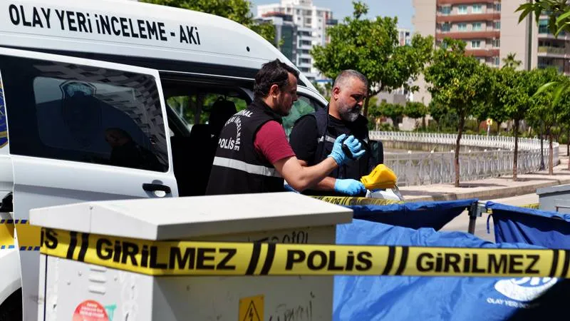 Adana'da Şok! Çöp Konteynerinden İnsan Kafatası Çıktı!