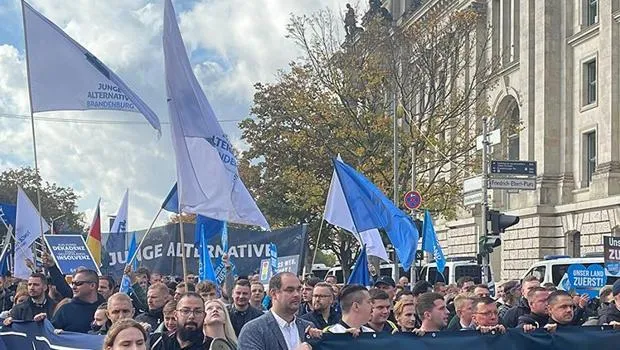 AfD Yasaklanacak mı? Almanlardan Şok Anket Sonucu!