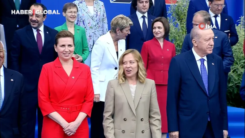 Erdoğan'dan Tarihi An! Avrupa Zirvesi'nde Aile Fotoğrafı Sürprizi!