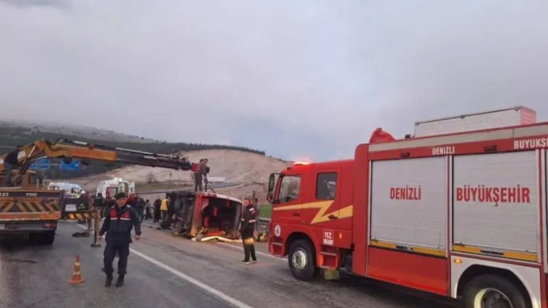 Denizli'de İşçi Servisi Faciası! Karşı Şeride Geçti, Ortalık Savaş Alanına Döndü