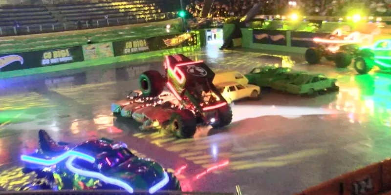 İstanbul'da Canavar Kamyon Şov! Hot Wheels Coşturuyor