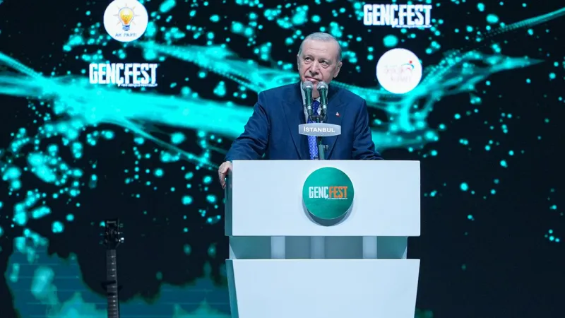 Erdoğan'dan Sert Sözler: Boğazda Viskisini Yudumlayan Devrimciler!