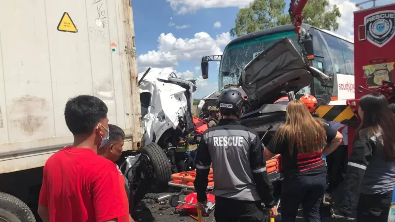 Filipinler'de Kanlı Otobüs Kazası: 10 Ölü! Şok Detaylar