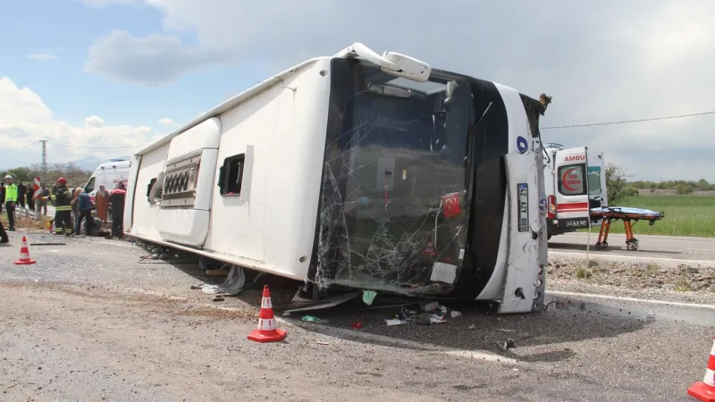 Konya'da Otobüs Faciası! 13 Yaralı, Yolcular Şokta!