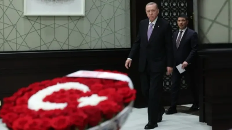 Bahçeli'den Kabine'ye Sürpriz! Türk Bayraklı Çiçek ve Gizli Mesaj!