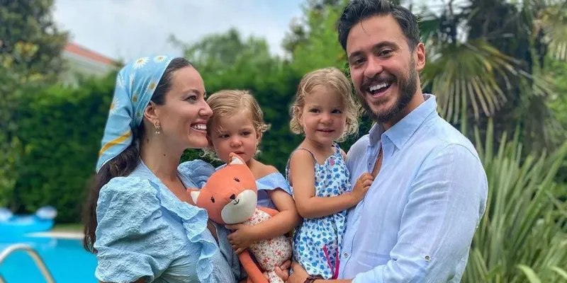 Pelin Akil Anıl Altan Boşanması: Reklam Kokan Hareket Mi?