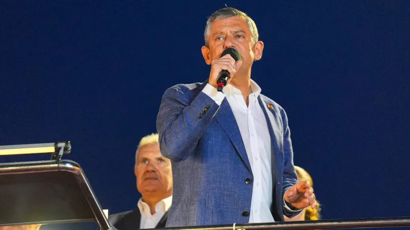 Özgür Özel: Ne kayyımı tanırım ne butlan kararını, CHP'nin hiyerarşisini de direncini de kimseye kırdırtmam