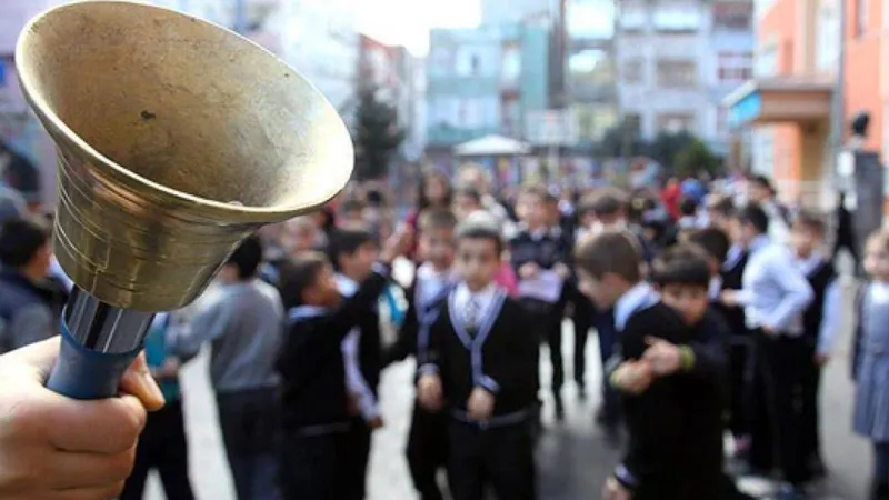 Yaz Tatili Öne Alınacak Mı? Bakan Tekin'den Şaşırtan Açıklama!
